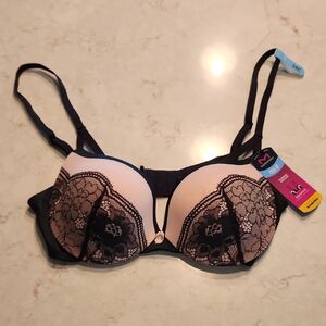 NEW- Maidenform Underwire, Love The Lift Smoothing Lace Demi, Push-up Bra